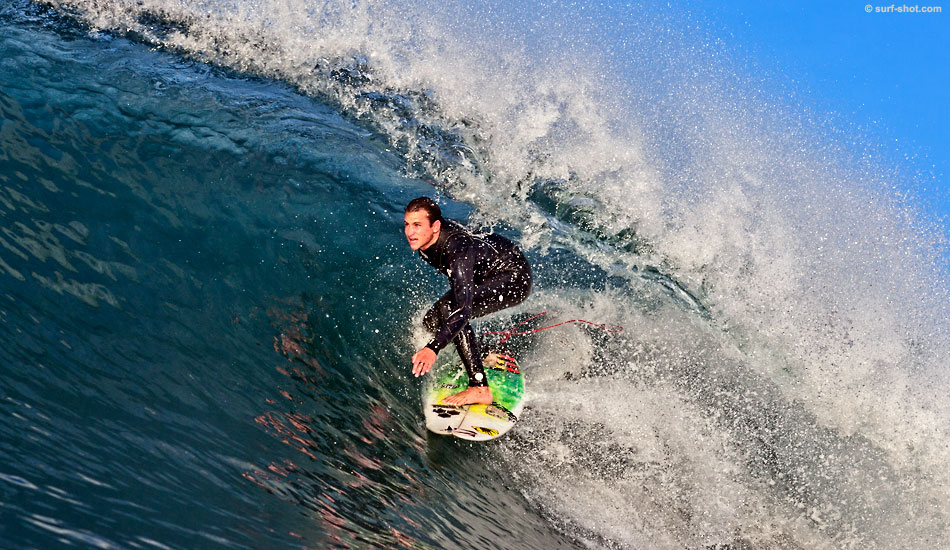 Alex Gray, December 2009.
Alex Gray’s back-up board seemed to be working. Photo: <a href=\"https://www.surf-shot.com\" target=_blank>Surf-Shot.com</a>